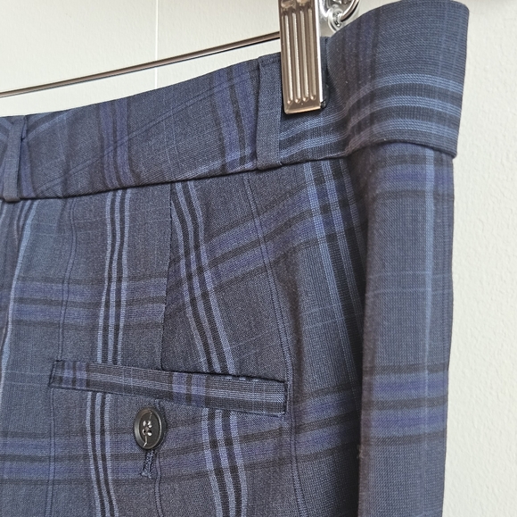 Banana Republic Logan Trouser-Fit Washable Italian Wool-Blend Pant in 10L - Picture 12 of 16